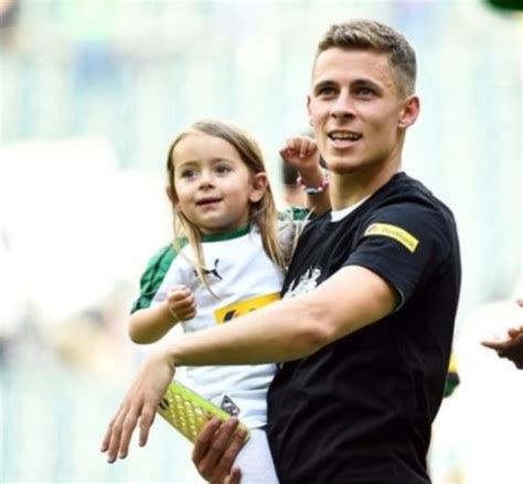 thorgan hazard vriendin|Soccer star Thorgan Hazard Bio, salary, net worth,。